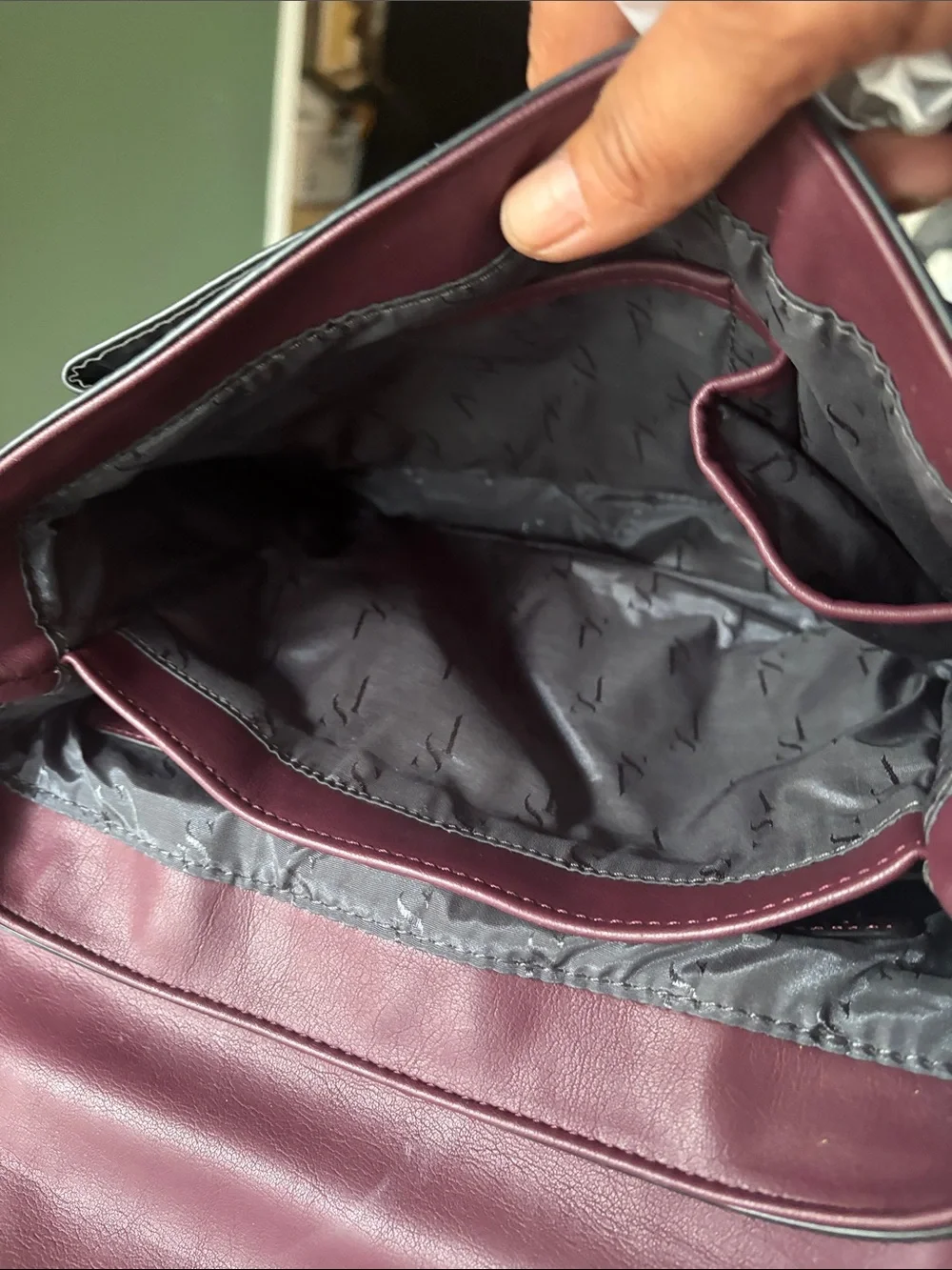 Simply Vera women’s Leather Top-Handle Bag in Burgundy